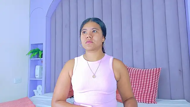 AhslyEvans   online show from August 5, 8:37 pm