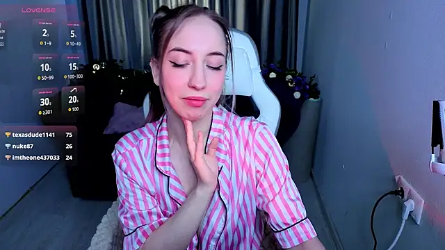 ShadowSparkle online show from April 28, 2:27 am