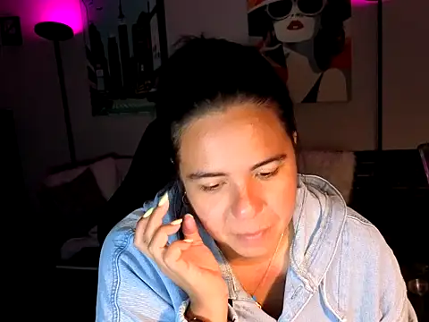 HannaJonns online show from April 19, 4:01 am