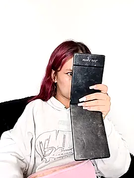 EmiilyFoxx090 online show from April 16, 3:51 am