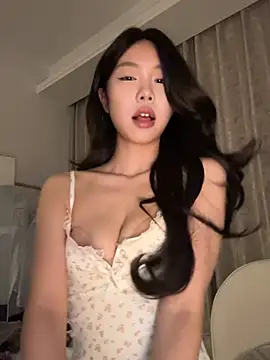 jolie 33 online show from May 8, 1:03 pm