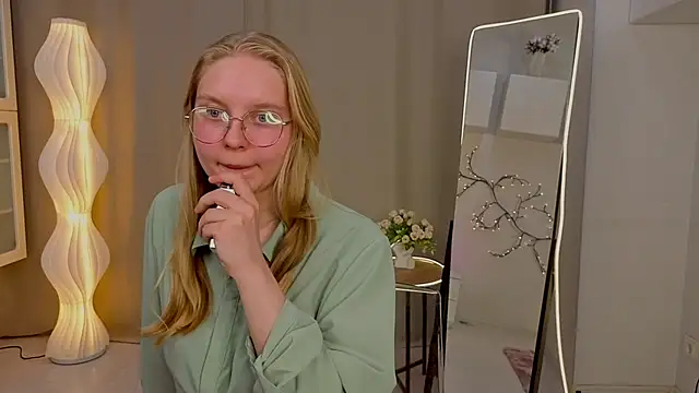 AlicaCohill online show from March 31, 7:14 pm