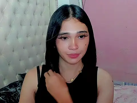 allaboutlara  online show from April 6, 11:11 am