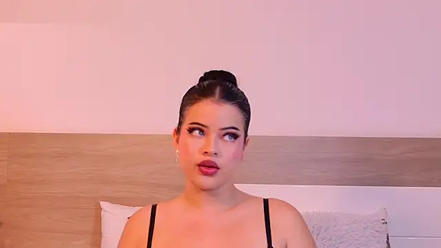 Elodie Laurent online show from May 1, 11:46 am
