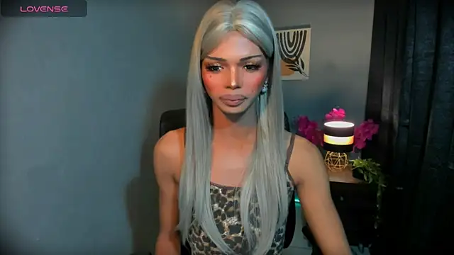 xEllaineCumsLotx online show from March 25, 11:40 pm