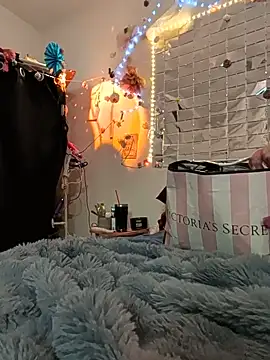 trippsgotlips online show from June 3, 3:28 pm