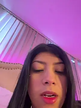 emilydolly  online show from March 31, 12:05 pm