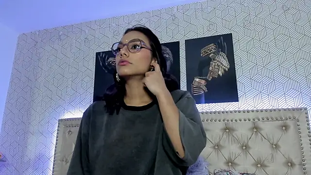 ValeAlvarez  online show from May 14, 2:34 pm