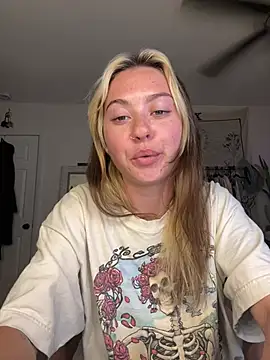 peachesncreamyy online show from July 8, 12:24 am
