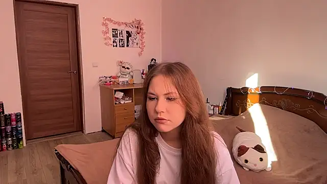 NyelleSpir online show from May 16, 2:27 pm
