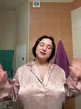 ms Suzy online show from April 5, 9:25 pm