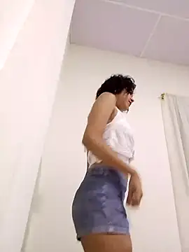 Yi Uzi online show from June 24, 12:42 am
