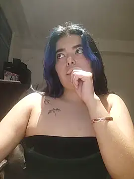 Leeyla blade online show from May 3, 1:09 am