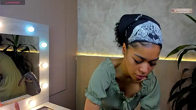 baddie delaylaa online show from May 22, 7:01 pm