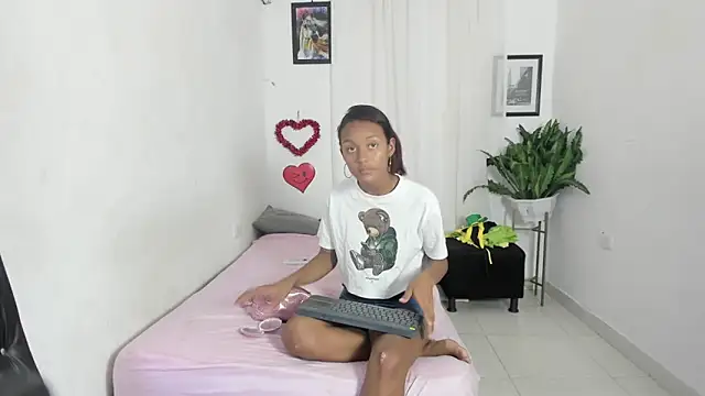 sara petite72 online show from March 30, 3:55 pm