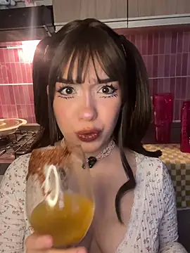 slyveon online show from April 4, 7:29 am