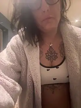 IvyBelleMilf online show from April 5, 4:22 am