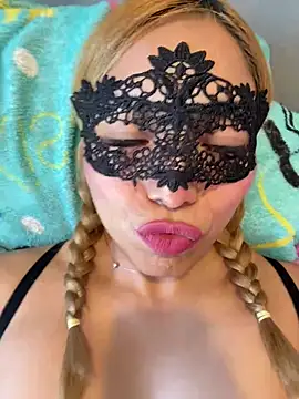 Maddyloveee online show from April 25, 6:27 pm