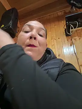 Tugatita1990 online show from April 7, 8:49 am