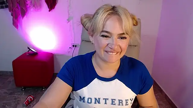 Carolina 2403 online show from June 13, 3:15 am