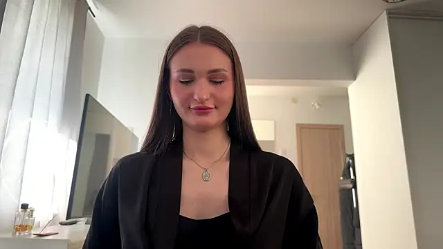 HallieHollo online show from May 15, 2:53 pm