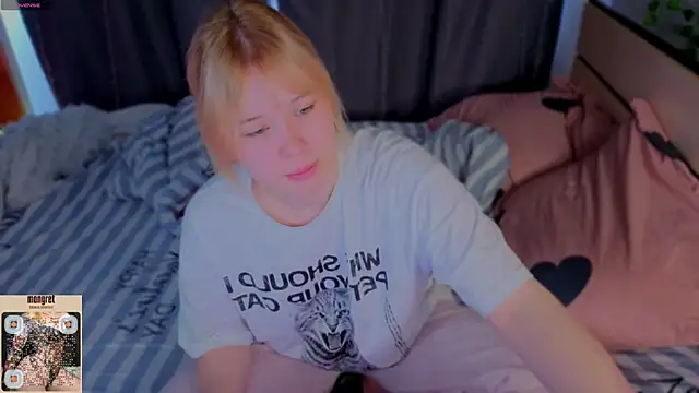 unburnedgirl online show from May 16, 1:41 am