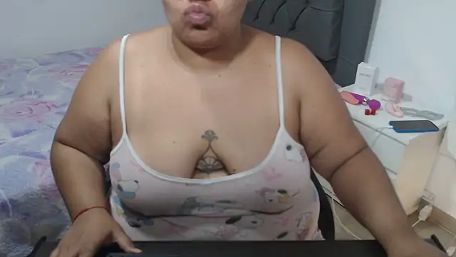 Sashacurvy42 online show from May 11, 4:04 pm