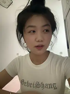 Shanshan 1267 online show from June 9, 1:32 pm