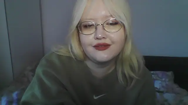 Elayne Sweet online show from May 15, 10:40 am
