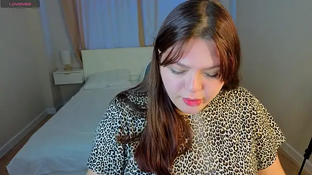 Evelyne Loo online show from May 10, 1:18 am