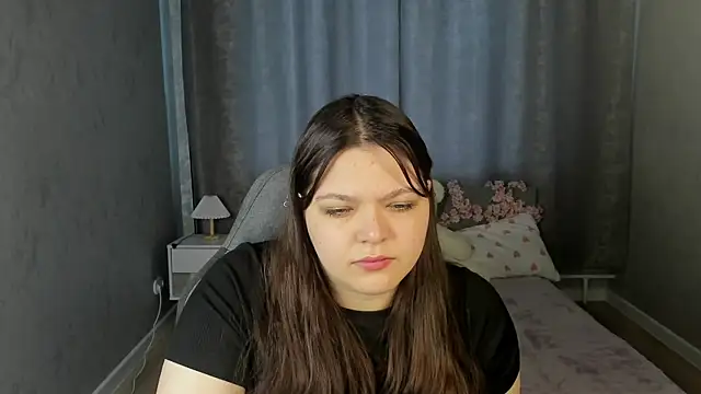 Evelyne Loo online show from May 20, 12:40 am