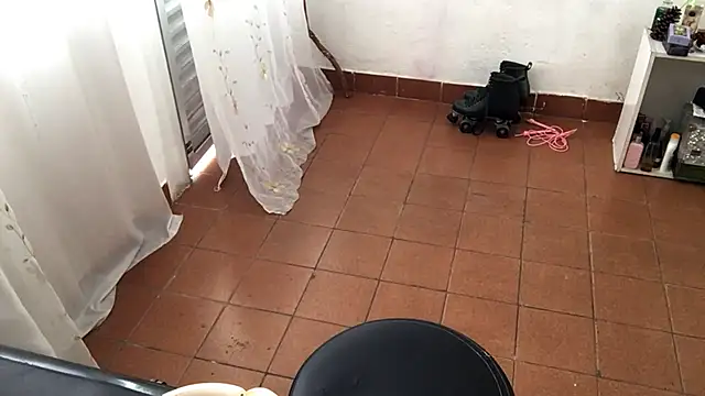 petitecurlybrunette online show from April 6, 1:23 pm