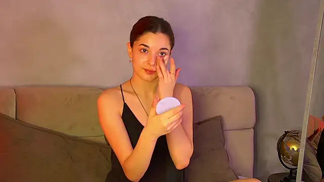 KellyDavids online show from April 18, 4:26 am