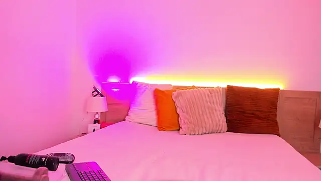 DaphneValucci online show from July 6, 3:45 am