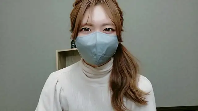 YUA 0425 online show from May 5, 6:00 pm