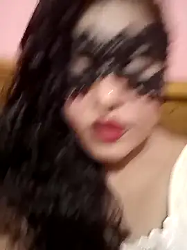 Maskedcurves online show from April 8, 5:20 am