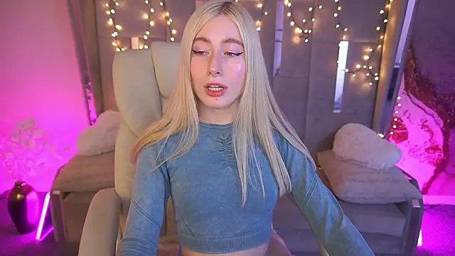 MelaniiePlay online show from May 18, 1:39 pm