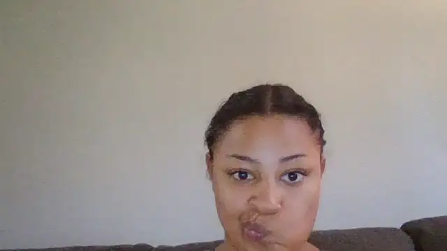 madzbailey online show from July 7, 8:00 pm