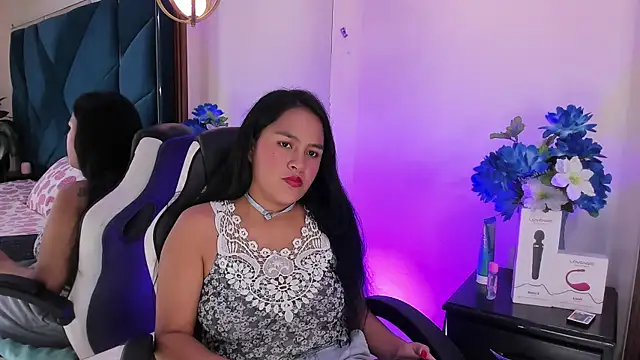 AprilMiiller online show from May 22, 1:20 pm