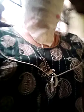 hotriya576599 online show from April 6, 12:06 pm