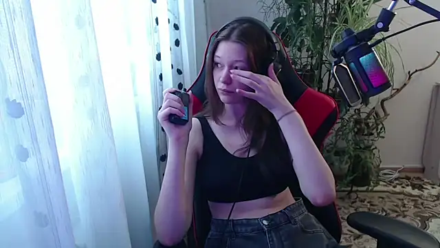 PunyKnee online show from April 28, 1:04 pm