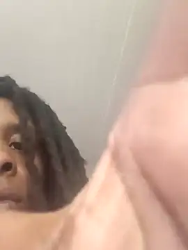 Azelia 33 online show from April 15, 9:15 pm