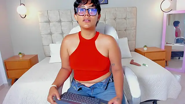 roxy sweet18 online show from April 7, 8:55 pm