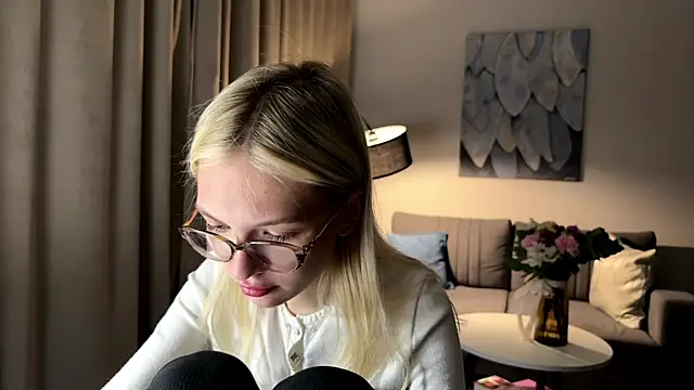 EvelineMolima online show from April 28, 6:12 pm