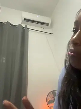 browniee777 online show from June 24, 11:37 pm