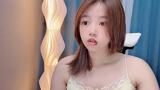 Lilababy00 online show from June 23, 5:16 am