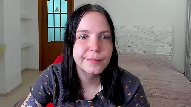 Kitty Lilit  online show from April 7, 2:30 pm