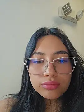 VioletRousee online show from June 22, 4:15 pm