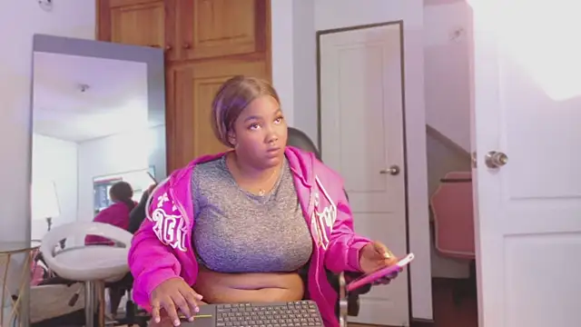 victoria withmore online show from May 22, 12:47 pm