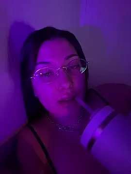 cherryxxox online show from April 18, 4:04 am